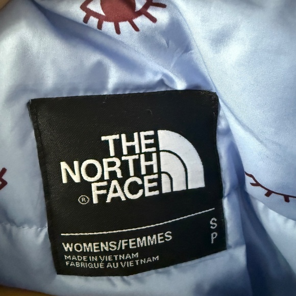 The North Face Women's Small Maroon Winter Jacket, ski or snowboard ready - Picture 4 of 16